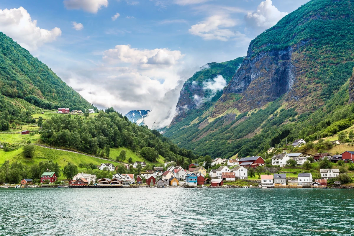 https://media.leisurecom.com/cruise/image-2025-03-17-15-36-00.webp